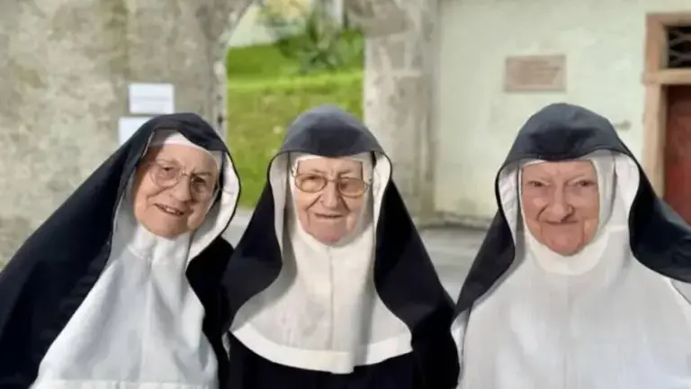 insólito. Tres monjas se fugaron de un geriátrico y ocuparon su antiguo monasterio: No voy a morir en una residencia