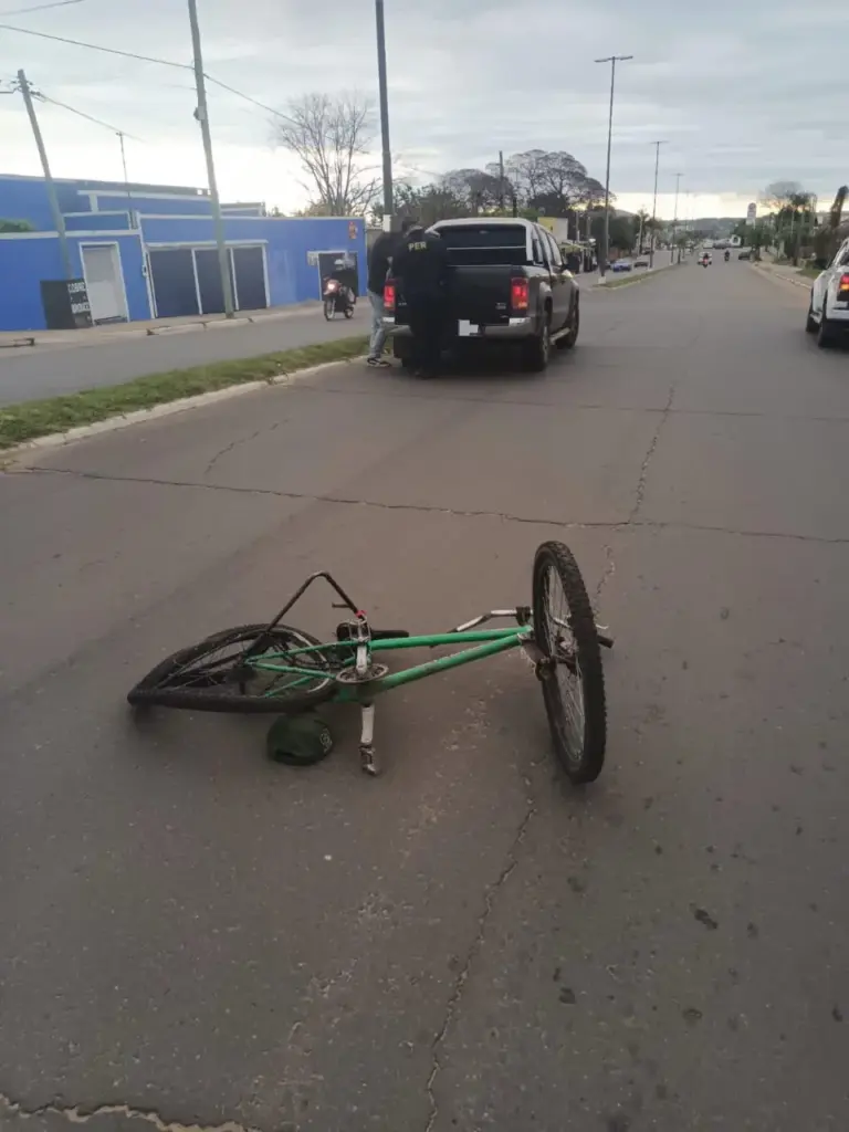 COLISIÓN ENTRE CAMIONETA CONDUCIDA POR UN ALCOHOLIZADO  Y BICICLETA : UN MENOR RESULTÓ HERIDO