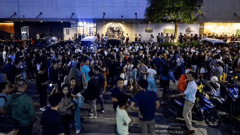 Un terremoto de 6,9 sacudió Filipinas y hay alerta de tsunami: las autoridades piden alejarse de la costa