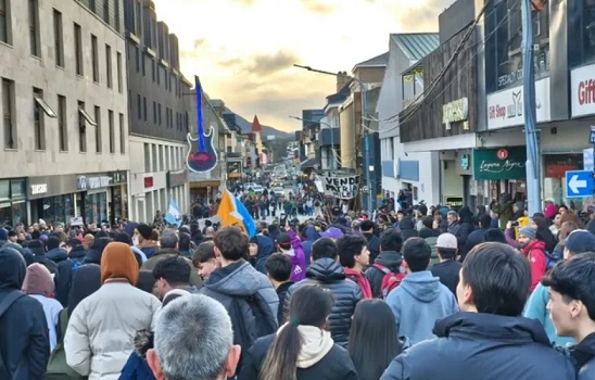 Protestas en Ushuaia obligaron a Milei a suspender un acto de campaña