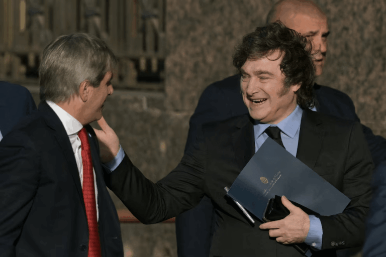 El Gobierno busca concretar el apoyo de EEUU para reencauzar la gestión económica antes de la elección legislativa.