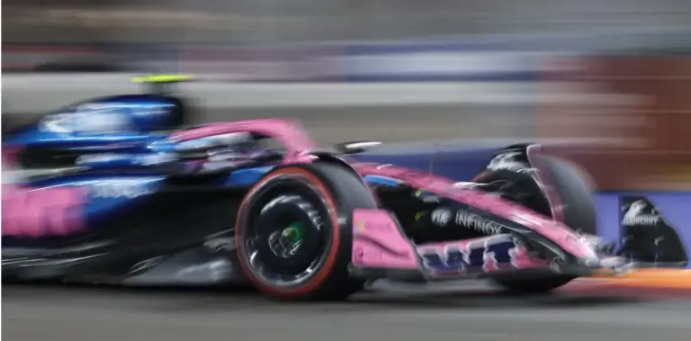 Colapinto realizó una largada genial, perdió ritmo al final y terminó 16 en el GP de Singapur