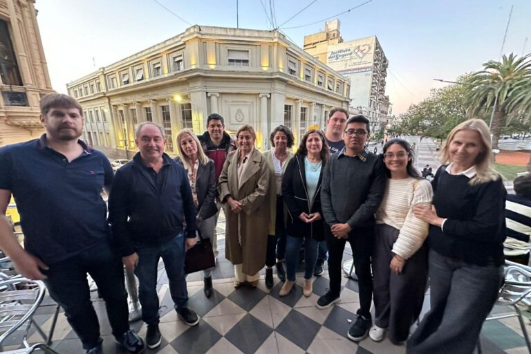 En campaña, Fregonese se reunió con docentes de Paraná