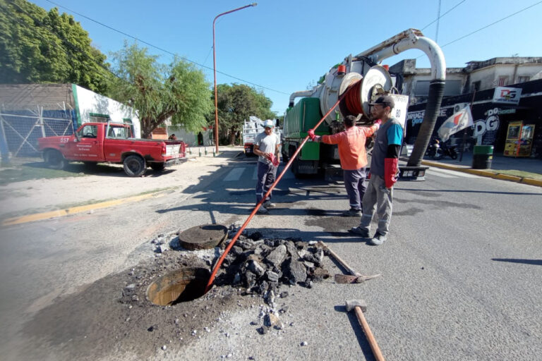 Reparan el sistema cloacal en distintos puntos