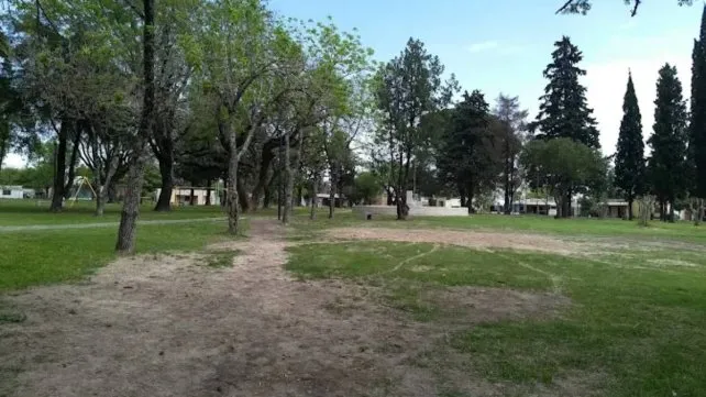 La Paz: tres hombres atacaron a funcionaria policial que estaba de guardia