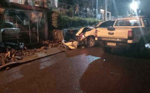 Chocó un móvil de Gendarmería para huir con más de 12 mil paquetes de cigarrillos ilegales