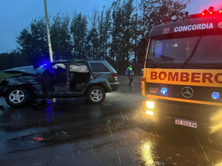 Falleció el conductor de la Jeep que chocó con un camión en el ingreso a la Autovía.