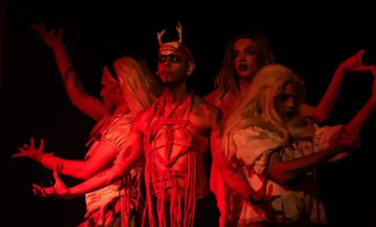 MØT3R: una experiencia escénica de transformación y fuego colectivo