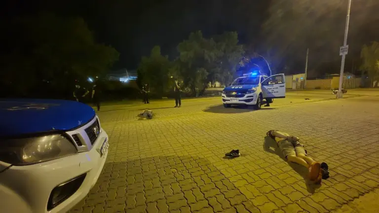 Dos hombres detenidos por robo de una motocicleta, uno de ellos, estaba incumpliendo la Prisión Domiciliaria, por una causa por Drogas.