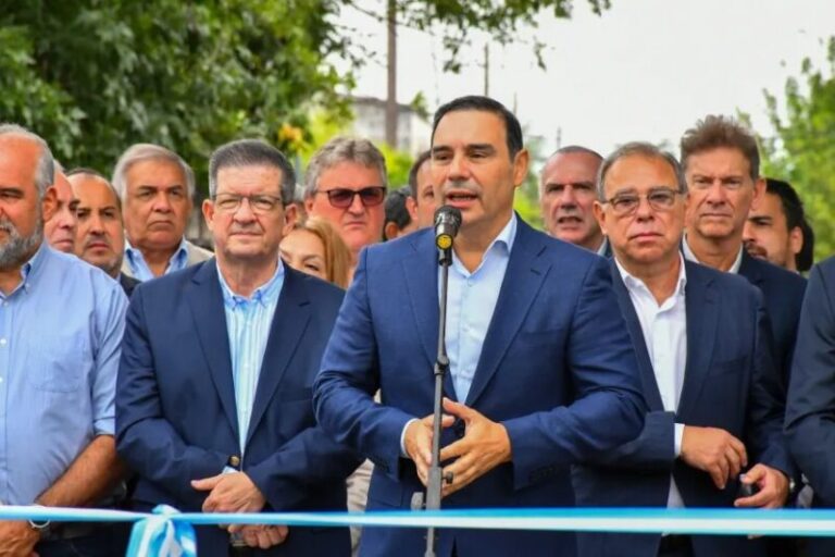Valdés continúa con inauguraciones: hoy en Paso de la Patria, San Luis del Palmar y Capital
