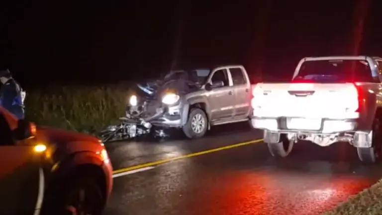 Una pareja de jóvenes de menos de 20 años que se conducía en una moto mueren tras un choque con una camioneta en ruta entrerriana