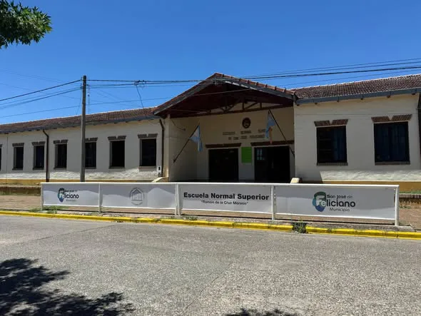 El intendente de Feliciano alzó la voz contra el posible cierre de carreras en profesorados