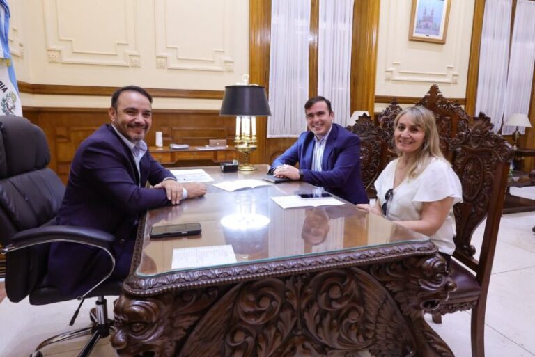 Valdés recibió a intendentes y otras autoridades provinciales