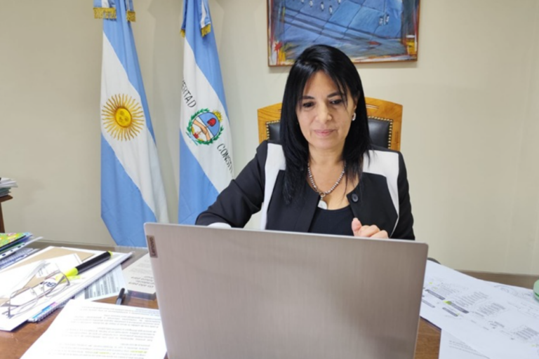 La ministra de Educación realizó un saludo protocolar al Concurso de Traslados