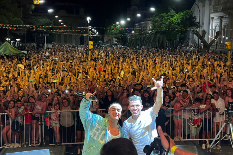 Multitudinaria presencia en Viví 25 de Mayo