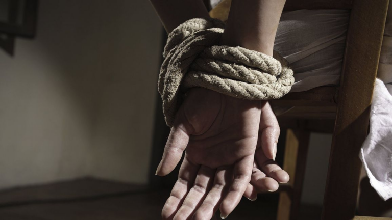 Estuvo secuestrada en Costa Rica, fue violada y torturada y ahora busca a su padre en Corrientes