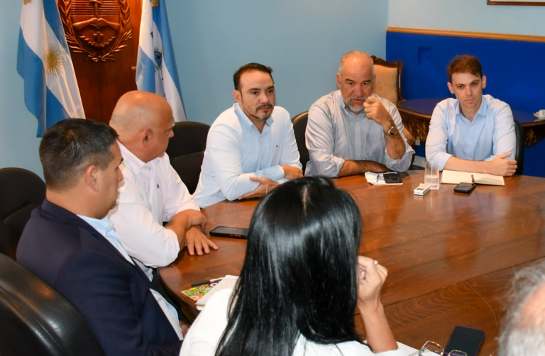 El gobernador Juan Pablo Valdés recibió al intendente Polich para analizar la situación hídrica de Capital