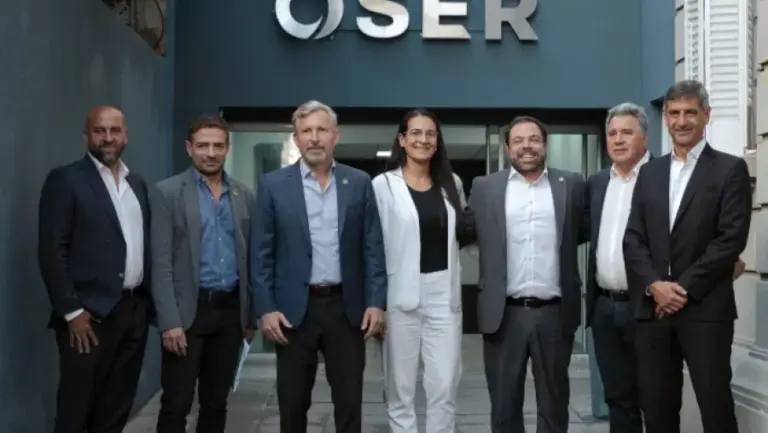 Afiliados de la OSER convocan a la prensa: «La gestión prioriza intereses ajenos a nuestro bienestar» y desmienten al gobierno.