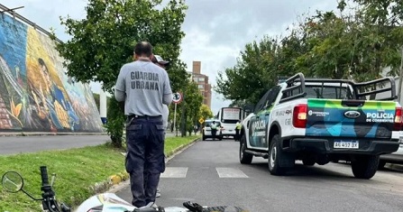 Colectivo ilegal atropelló a un inspector de tránsito cuando intentaba darse a la fuga