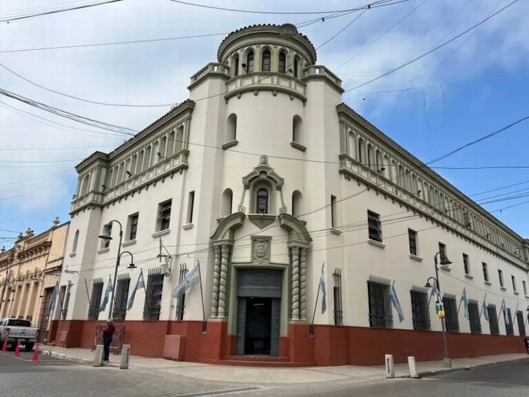 Suba de fondos para Corrientes, en un 2025 de contrastes marcados