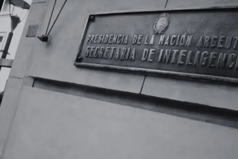 La oposición rechazó la reforma de la SIDE por decreto y denunció la creación de una policía política