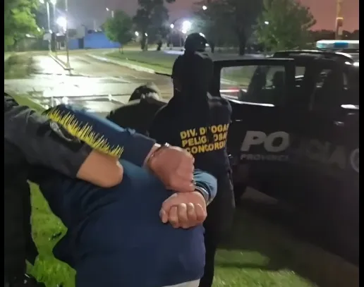 Vendían drogas en la zona de la costanera y fueron detenidos 2 personas.