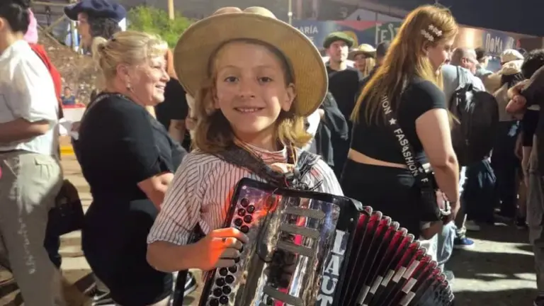 Enternecedor, El Gringo del Chamamé: el niño acordeonista que toca en las peñas de Jesús María y sueña en grande