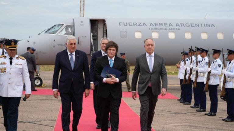 Javier Milei llegó a Asunción para participar de la firma del acuerdo Mercosur-Unión Europea