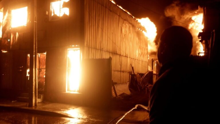 Argentina anunció que enviará ayuda a Chile para combatir los incendios forestales