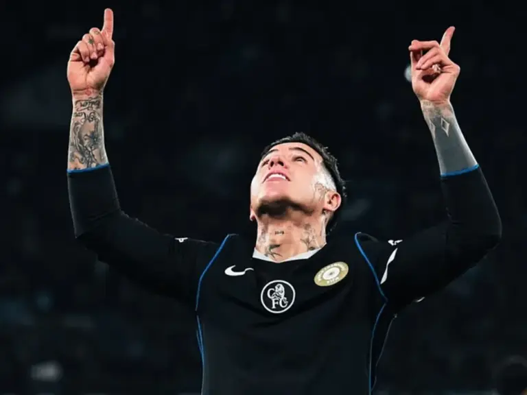 Enzo Fernández brilló en Nápoles y recordó a Maradona tras la clasificación del Chelsea