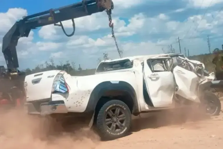 Un hombre de 88 años en terapia intensiva tras choque entre camioneta y vehículo rural