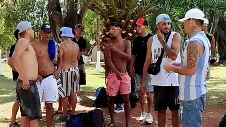 Cosecheros concordienses que viajaban a trabajar en Brasil quedaron varados en Corrientes