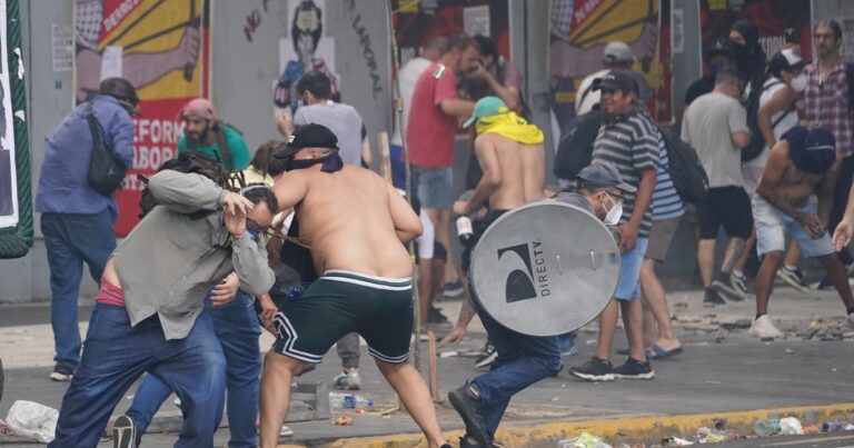 La marcha terminó rápido por los incidentes, entre la resignación por el resultado de la votación y pases de factura a la CGT