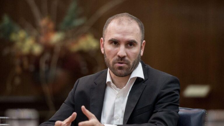 Martín Guzmán, exministro de Economía: «La dolarización récord de 2025 respondió a un problema macroeconómico, más allá del riesgo político»