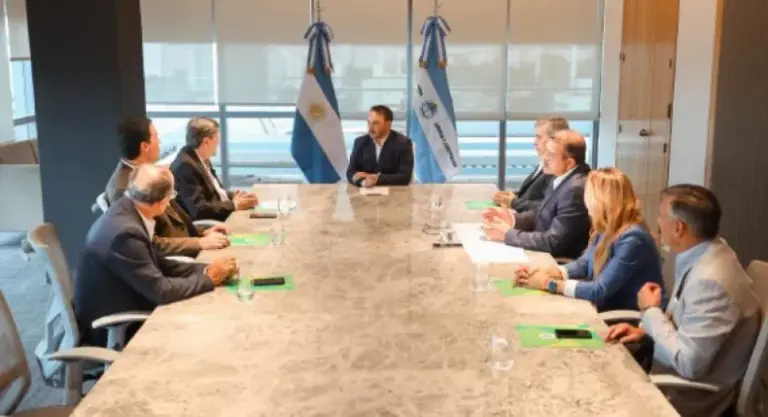 Valdés apuesta fuerte: trenes y puertos para Corrientes