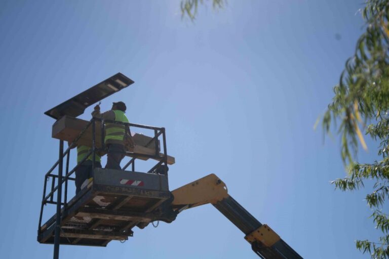 Más ambiente y mejor integración urbana: el arroyo Las Viejas suma iluminación solar