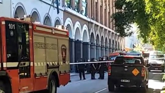 Explosión y cuatro heridos en el Instituto de Gendarmería por un paquete bomba