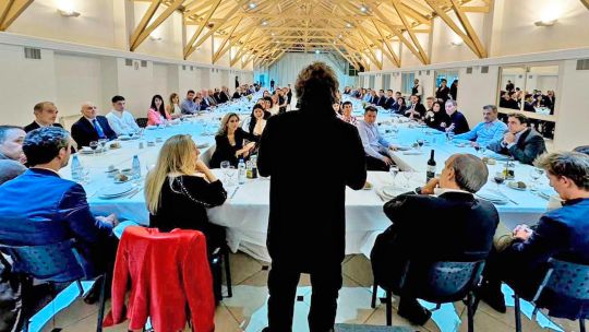 Milei habría invitado a legisladores a Olivos para celebrar los triunfos en el Congreso