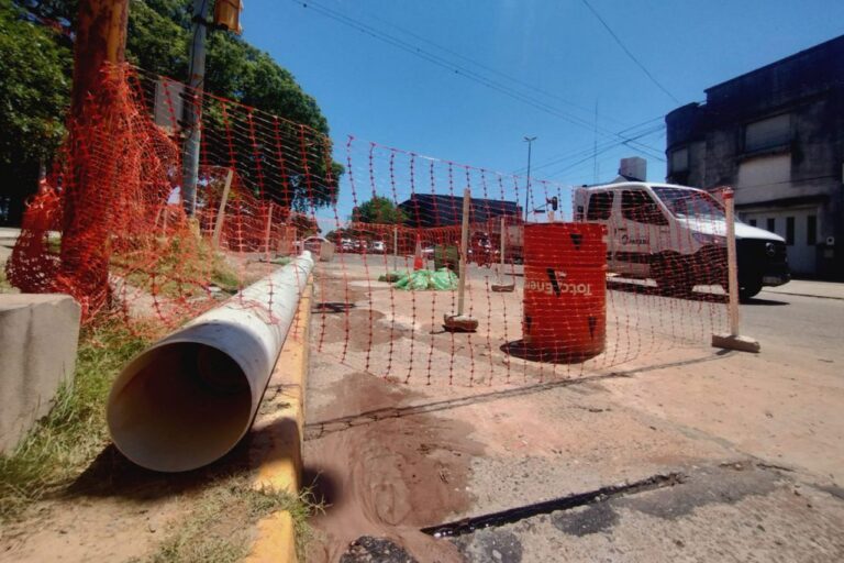 Avanza el trabajo de la nueva cañería de impulsión de agua potable que beneficiará al oeste de la ciudad