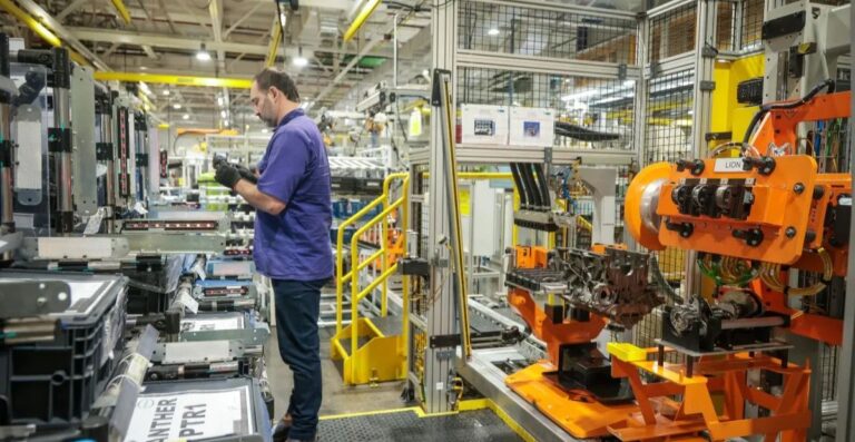 Una crisis fabricada en casa. La caída de la industria en Argentina