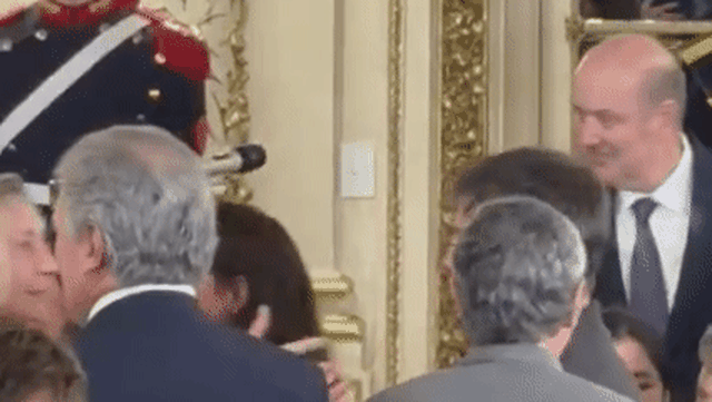 El frío saludo entre Karina Milei y Santiago Caputo en la jura de Mahiques como ministro de Justicia