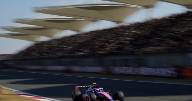 Fórmula 1: aunque no le alcanzó para entrar en Q3, Franco Colapinto tuvo una buena actuación y recibió el sorpresivo abrazo de Flavio Briatore