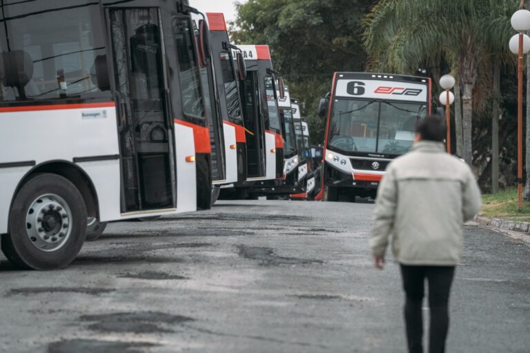 Agmer Paraná reclama boleto gratuito para docentes de Uader