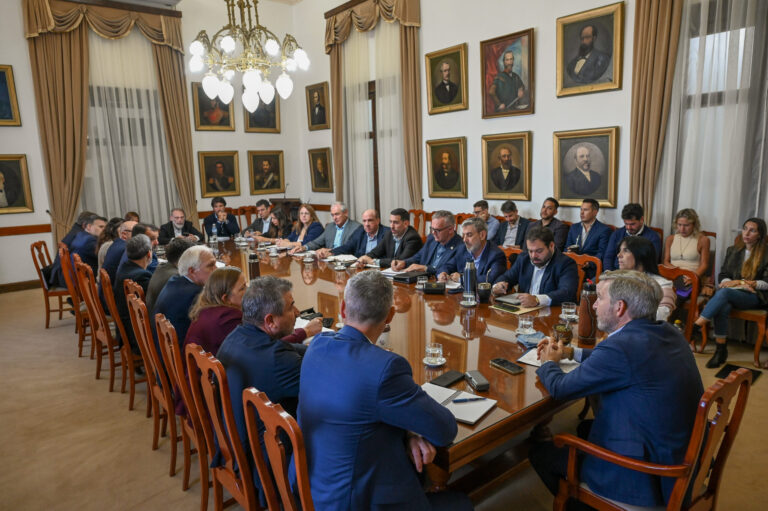 Se reunió el gabinete provincial y abordó la problemática del suicidio