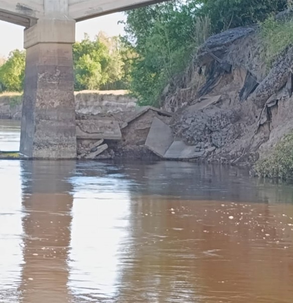 Imagen referencial de un puente o camino rural en mal estado en la provincia de Corrientes