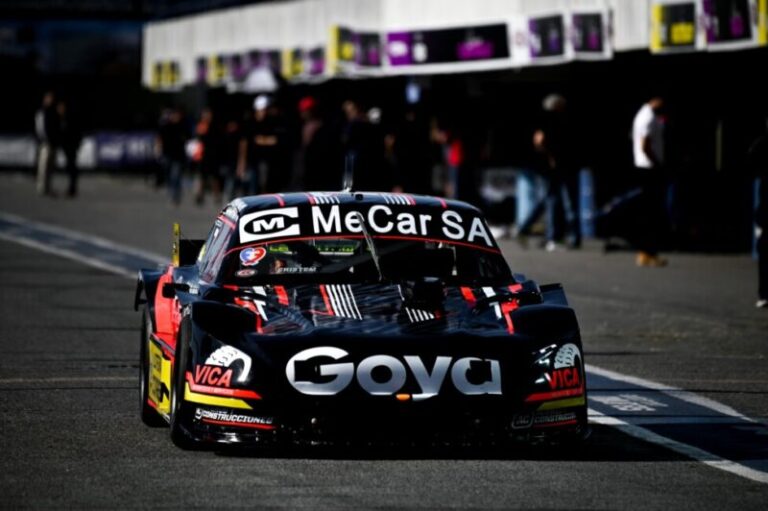 Iñaki Arrías en el autódromo de La Plata durante la clasificación del TC Pista Mouras