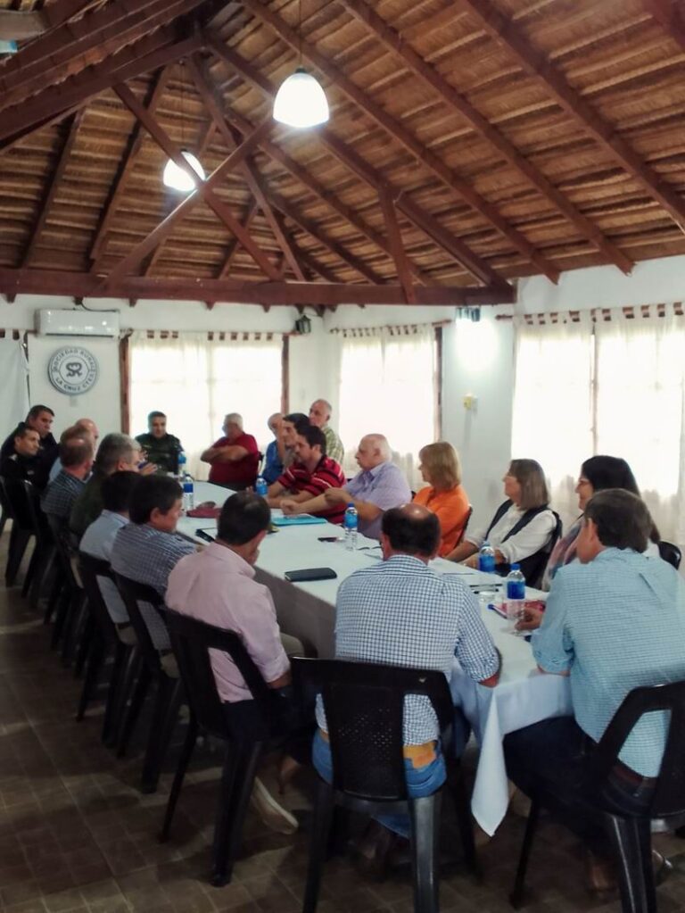 Reunión de autoridades y representantes rurales en la Sociedad Rural de Corrientes
