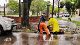 Calle anegada en Corrientes tras las fuertes lluvias