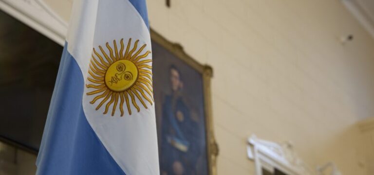 Portada del libro Charlas entre un periodista y un historiador de Rubén Duarte y Enrique Deniri