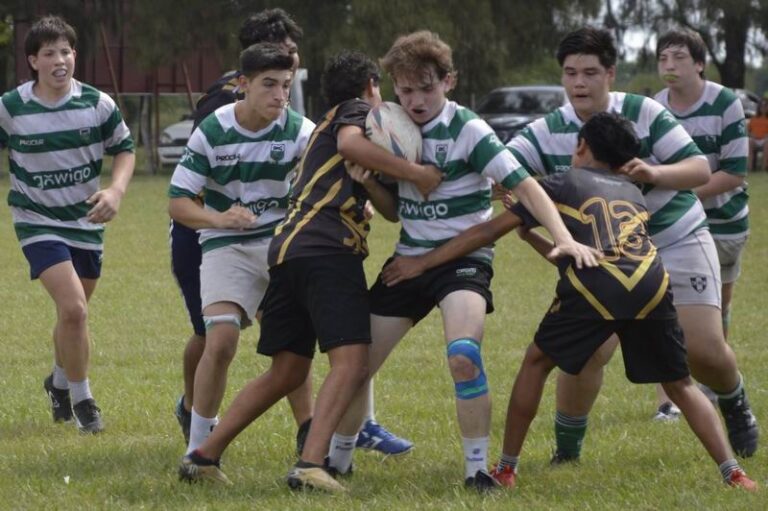 Jugadores de rugby del Goya Rugby Club durante un partido en el Torneo Desarrollo Corrientes.